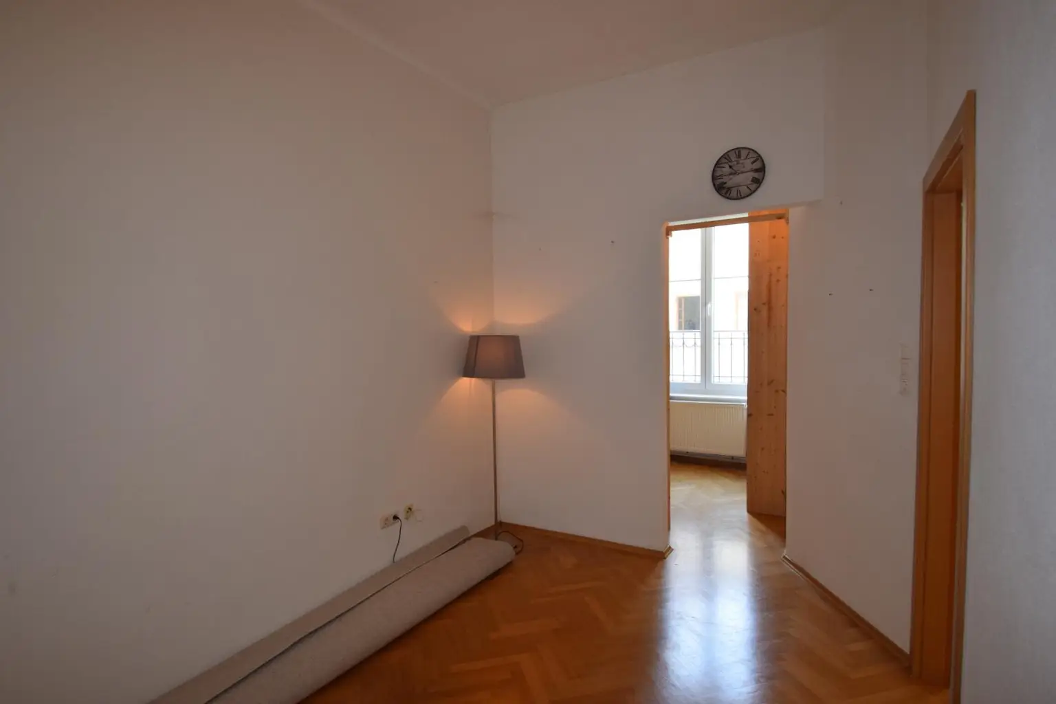 Zimmer mit begehbarem Kleiderschrank 1