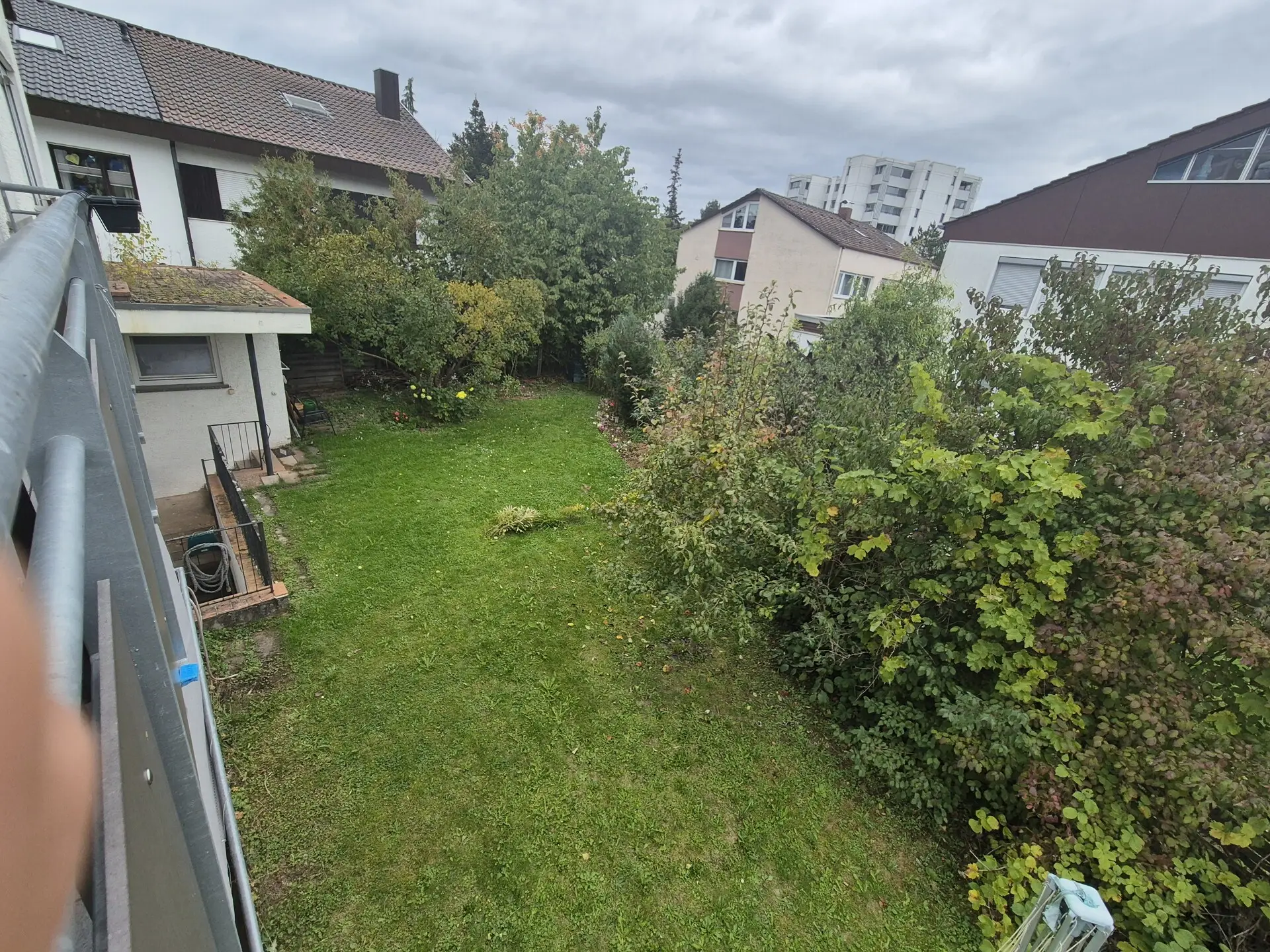 Zur We gehörender Gartenstreifen innenliegend