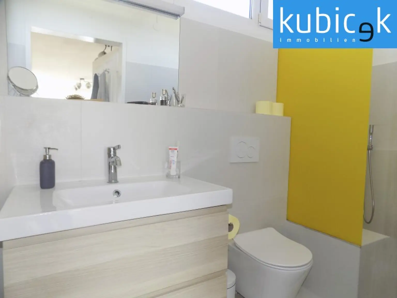 Moderner Sommer-Badebungalow mit direktem Wasserzugang auf Pachtgrund