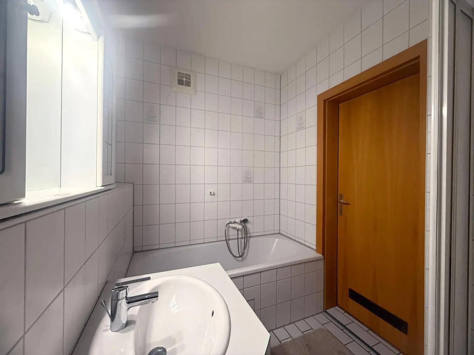 *** Moderne 77m² 3-Zimmer-Wohnung mit Terrasse & Carport – Wohnen im Herzen von Stanz!***