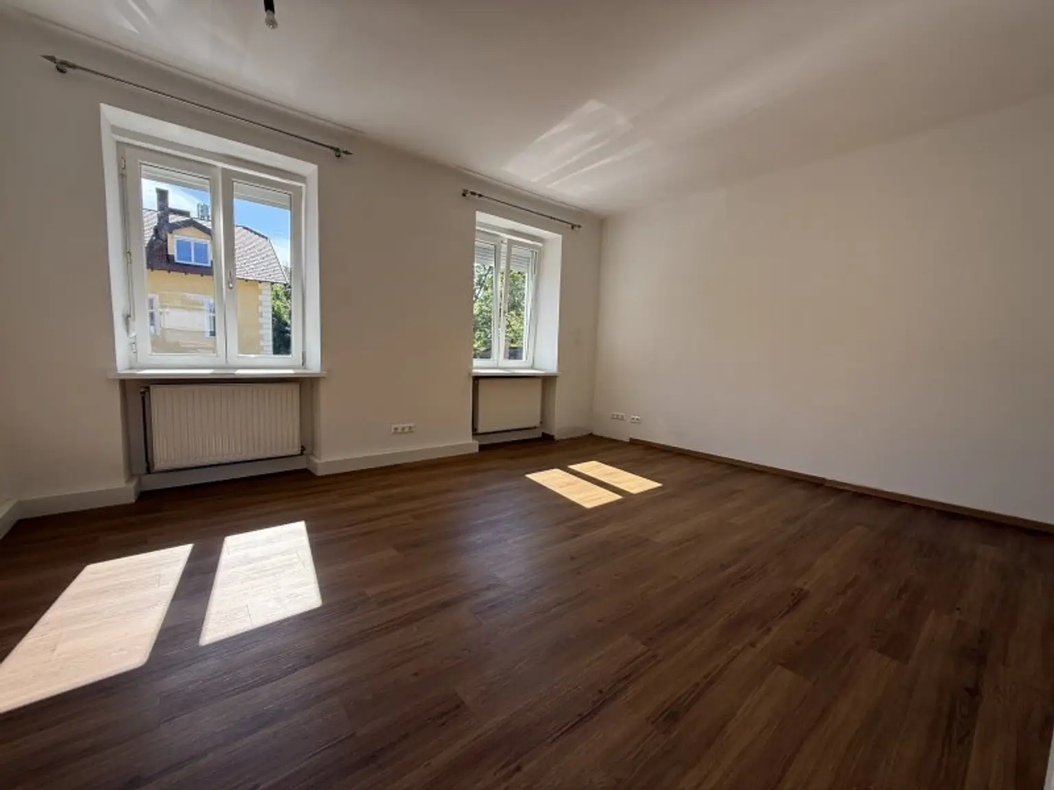 TOPZUSTAND + gute RAUMEINTEILUNG + BÜRO & WOHNEN!