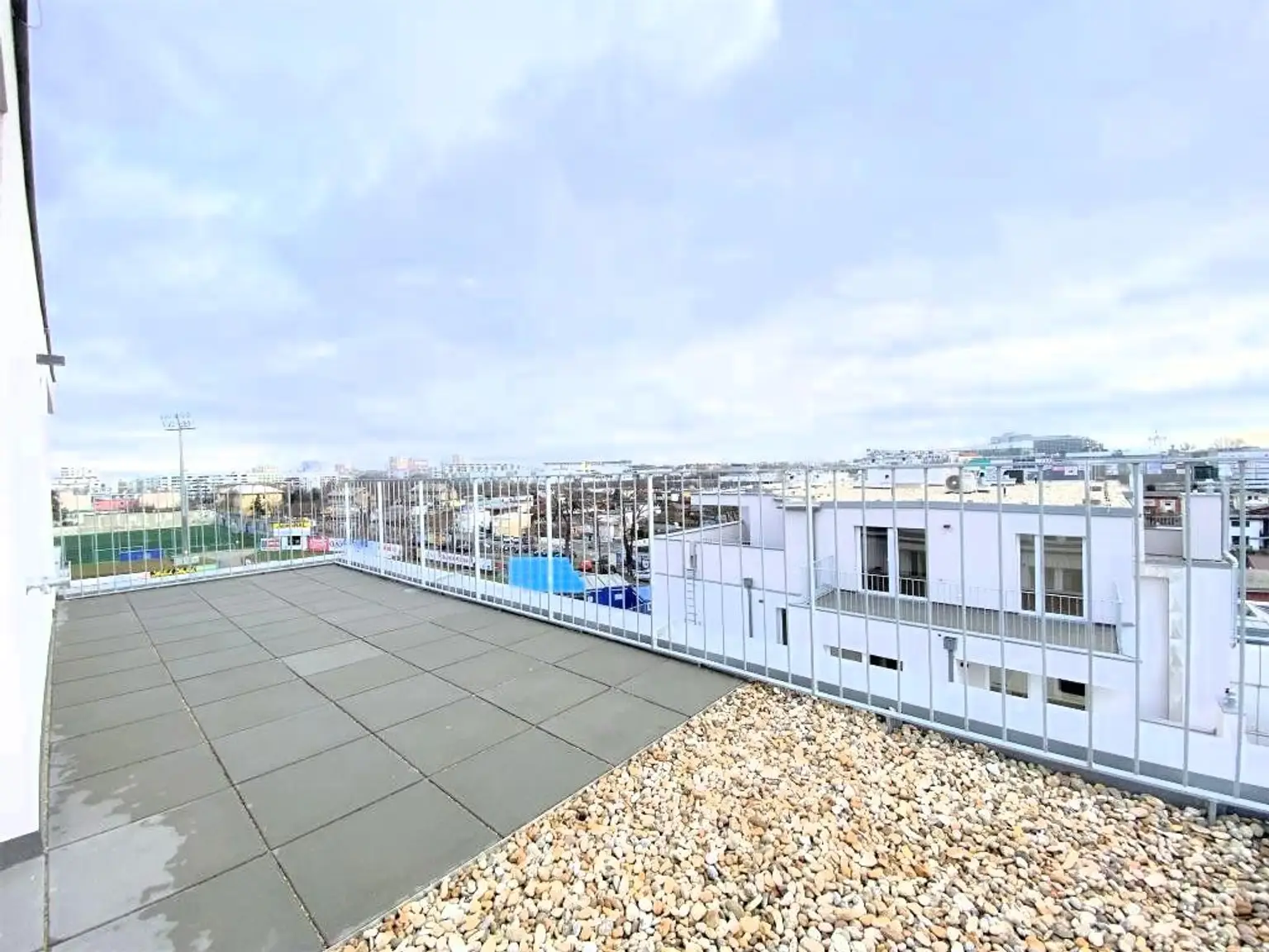 Ihr Penthouse – mit 90m² Terrassenfläche und Direktlift in die Wohnung!!