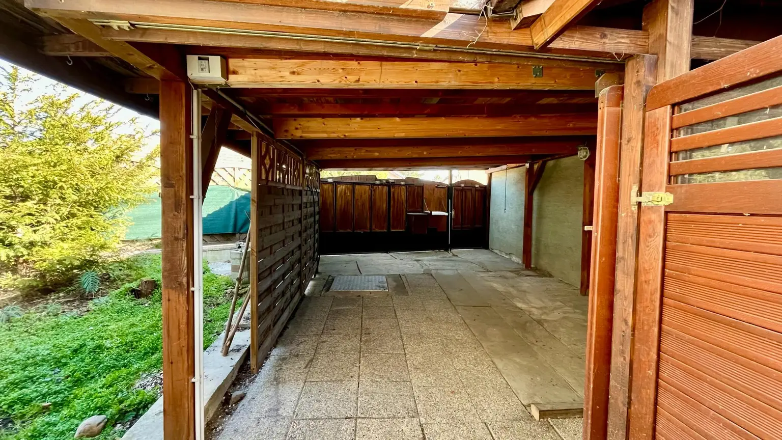 Carport, ca. 426cm Breite, ca. 637cm Länge