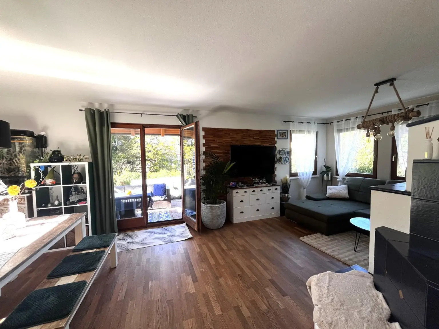 "Solides Haus mit Garten und Pool"
