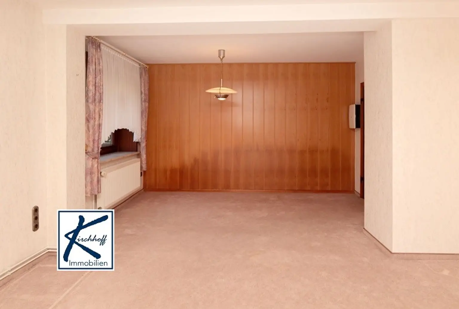 Geräumiges Wohnzimmer