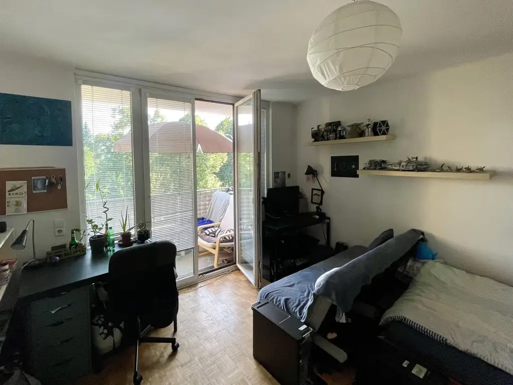 Ab November: Zentrale 4,5-Zimmer-Mietwohnung mit Balkon und Loggia