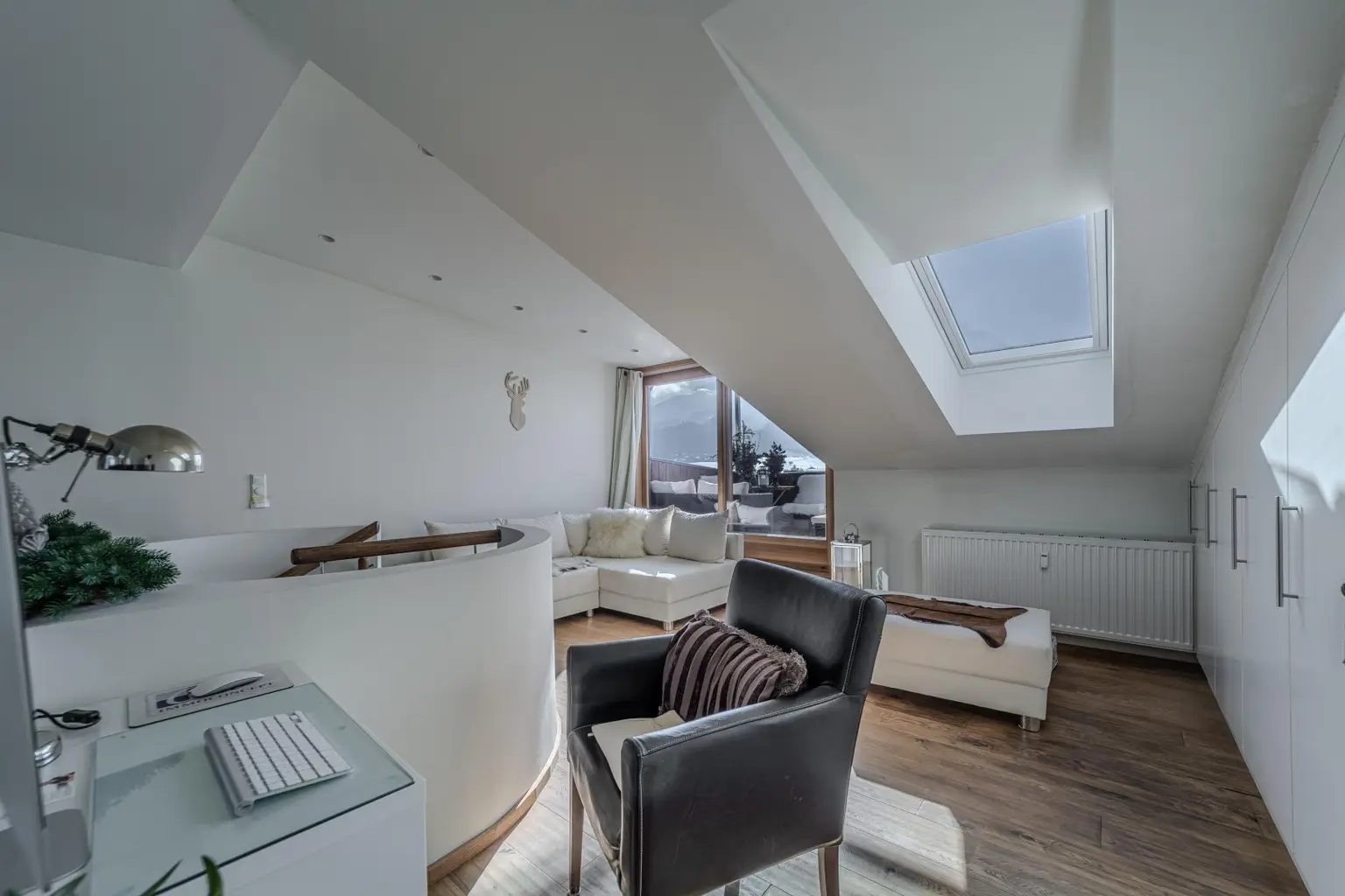 Galerie/Büro/Schlafcouch