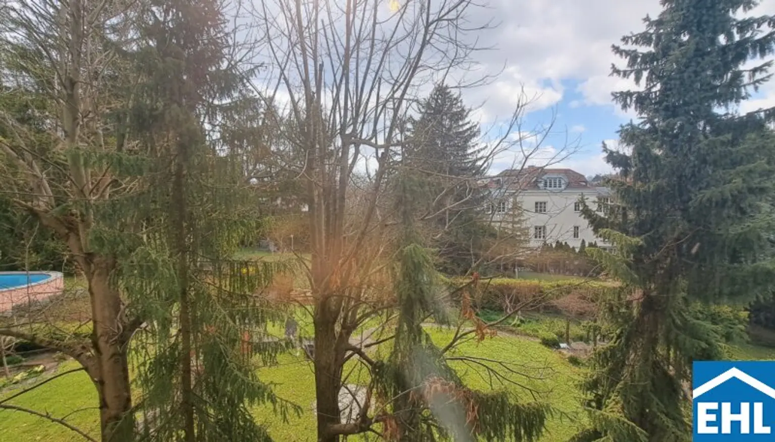 4-Zimmer Terrassen-Wohnung mit viel Potenzial!