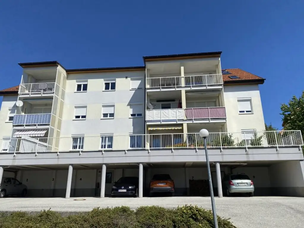Schöne, große Wohnung in super Aussichtslage