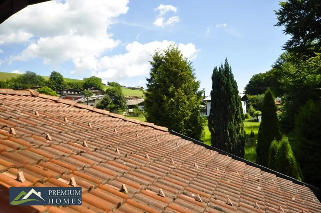 BREITENBACH am Inn - Großzügiges Einfamilienwohnhaus mit Terrasse, Balkon, Keller, Garage, zwei Carports, Garten, Gartenhaus, Geräte- und Holzschuppen