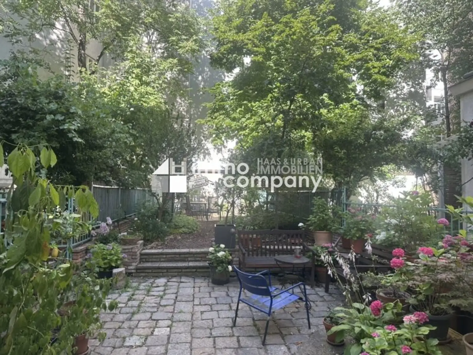 Dachgeschosswohnung in 1040 Wien – modern, geräumig, mit Balkon!