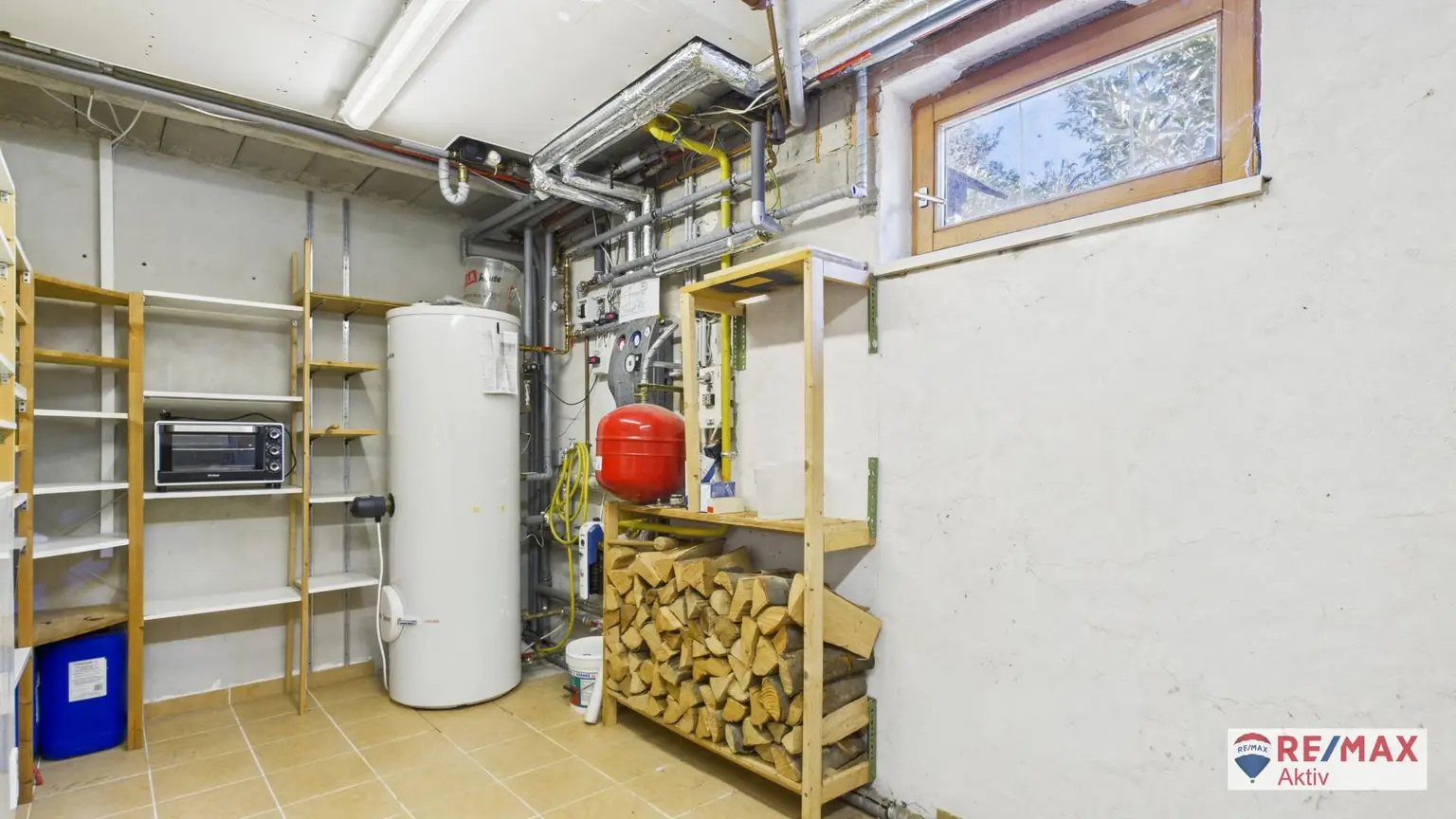Rustikaler Charme trifft moderne Technik – Einfamilienhaus mit Galerie in Toplage Strasshof