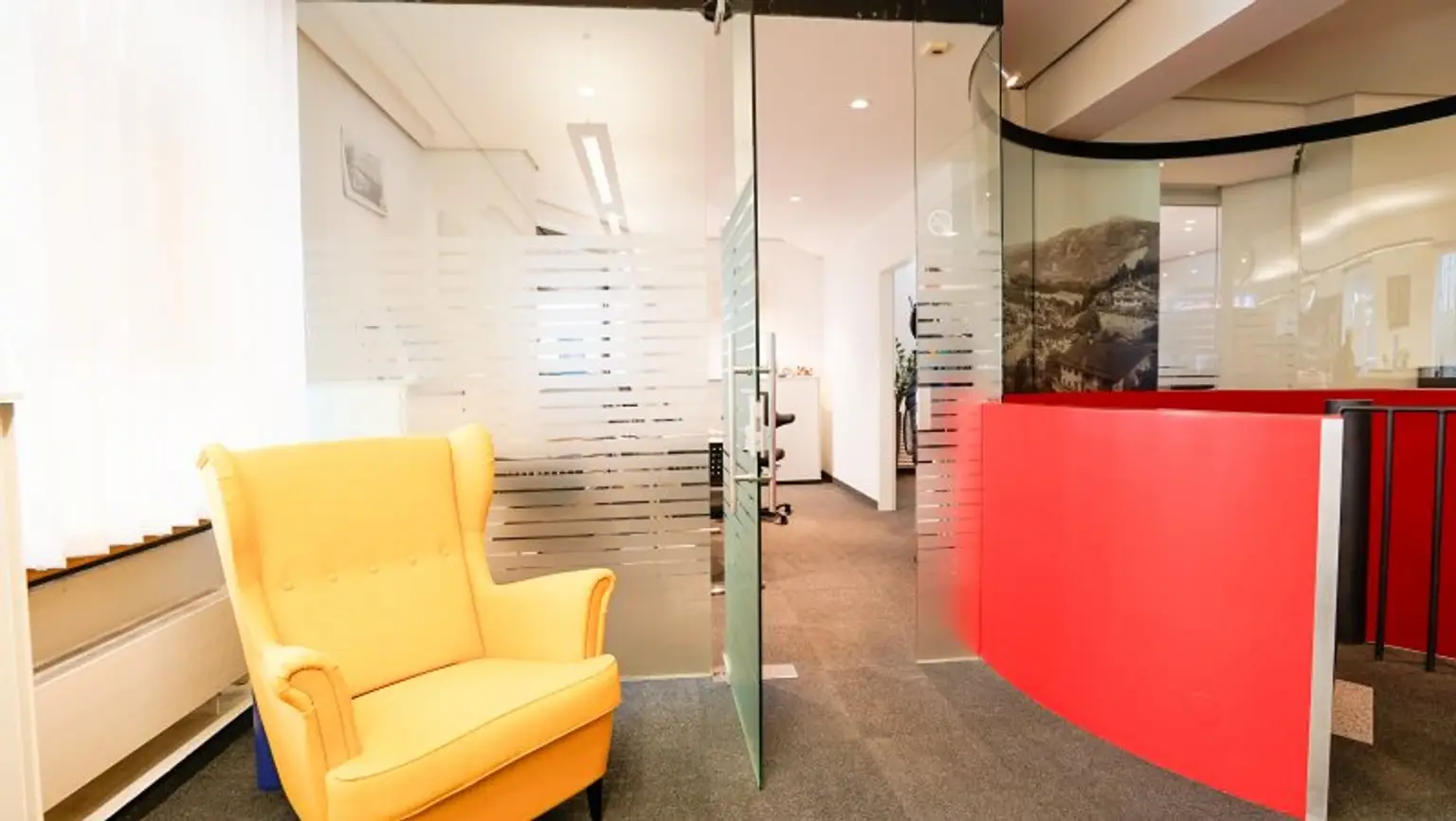 Ab sofort: zu Mieten: Großzügiges Geschäftslokal im Herzen von Igls