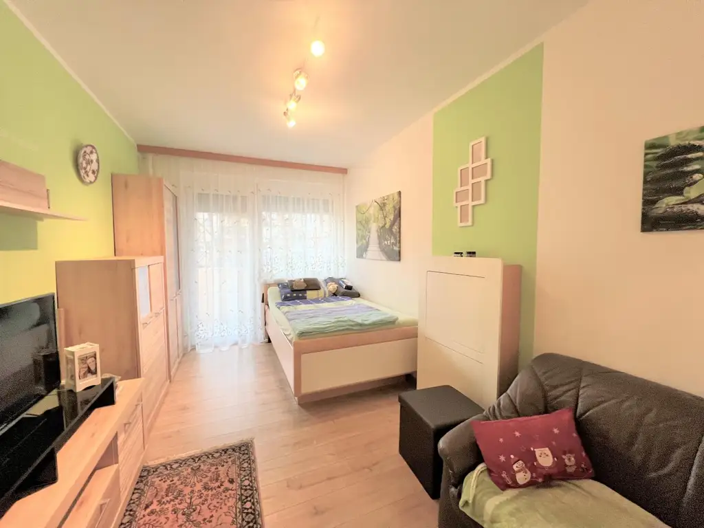 SEHR GUT GESCHNITTENE EIGENTUMSWOHNUNG MIT RIESEN WOHNBEREICH UND SONNIGER WESTLOGGIA