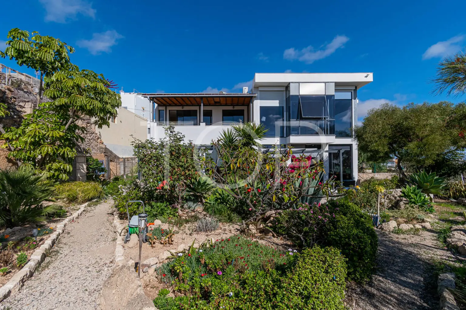 Große freistehende Villa mit zwei separaten Wohnungen, großem Garten und Whirlpool in Granadilla