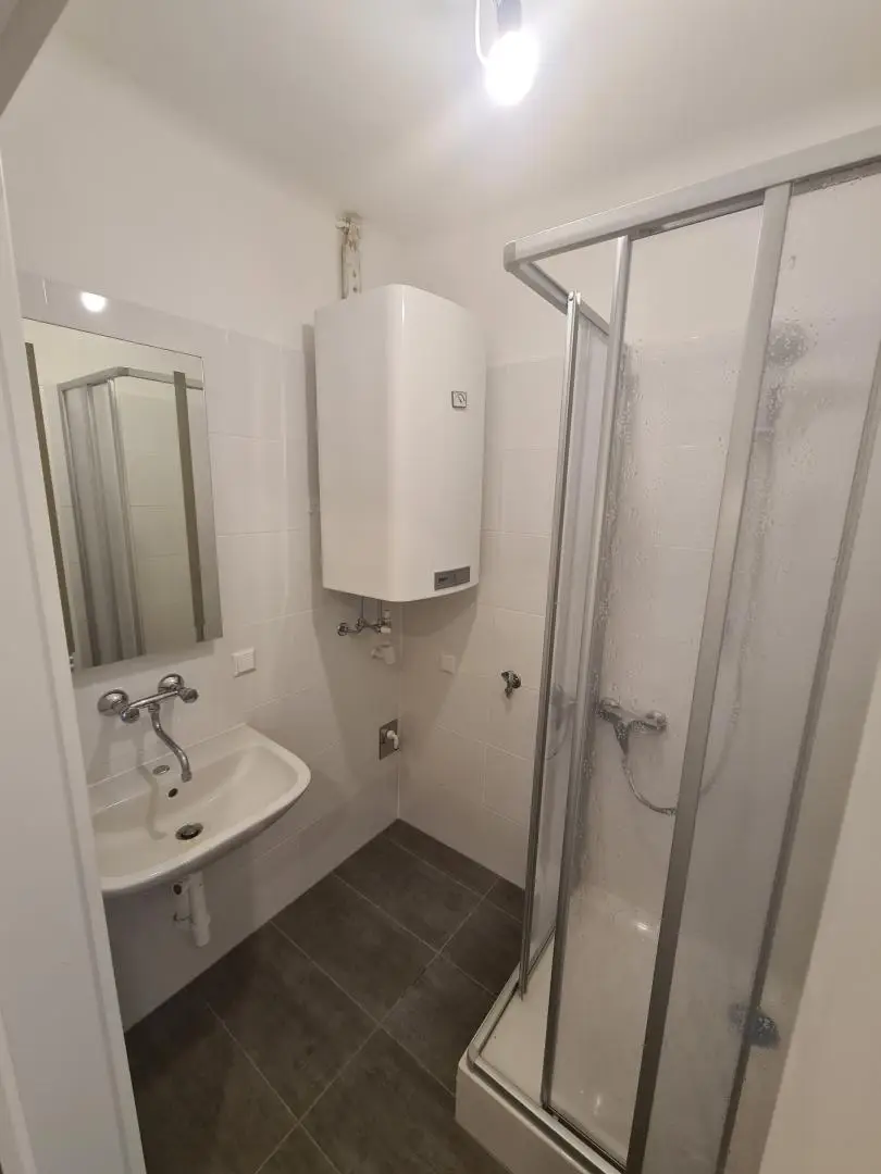 Anlegerhit - Komplett sanierte 2-Zimmer Wohnung mit Mieter