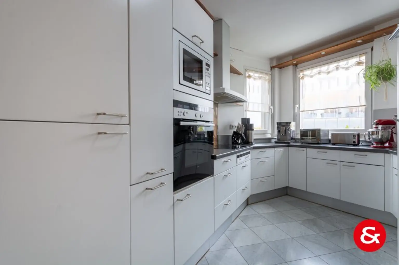 Sonnige 6-Zimmer-Terrassenwohnung mit 2 Garagenplätzen! | auch auf 2 Wohnungen teilbar!