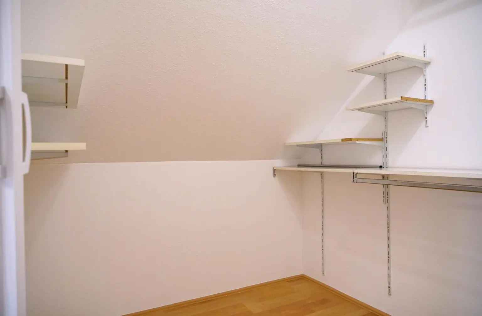 Heimeliges Doppelhaus in Holzbauweise – Wohnen mit Wohlfühlfaktor in ruhiger Siedlungslage!