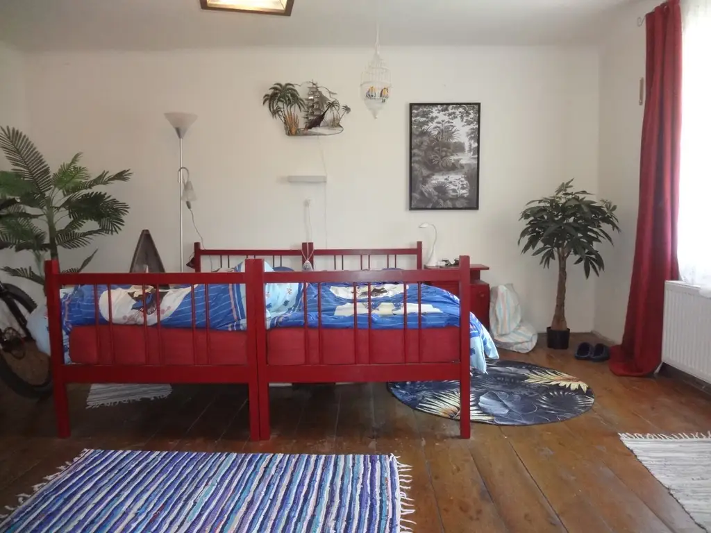ÄLTERES HAUS - GROSSER GARTEN - SCHEUNE - SCHUPPEN - RUHELAGE
