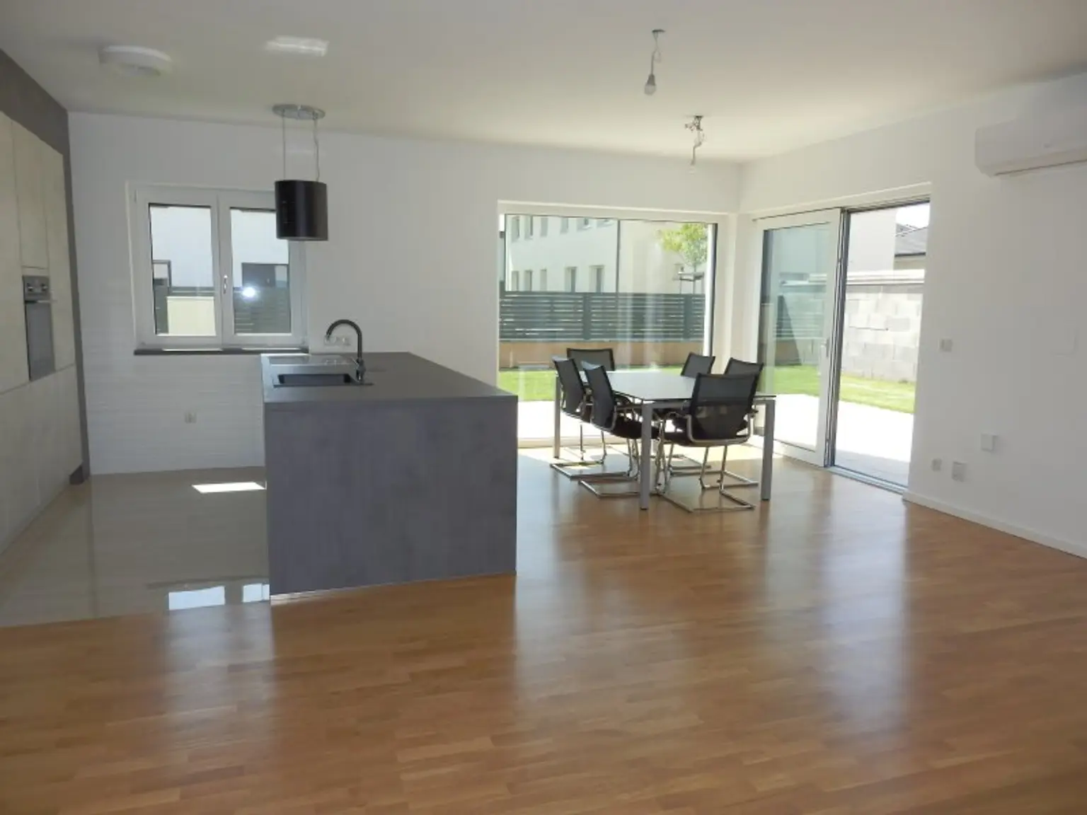 Topmodernes ZWEITBEZUGHAUS, 5 Zimmer, Garten, Stellplatz !!