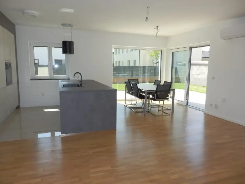 Topmodernes ZWEITBEZUGHAUS, 5 Zimmer, Garten, Stellplatz !!
