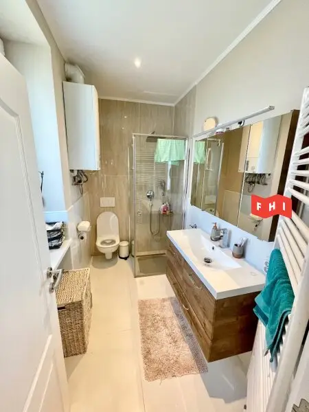 Renoviertes 3 Zimmer Einfamilienhaus mit Überdachter Terrasse, 2 Autoabstellplätzen & Klimaanlage Nähe Stadtgrenze Wien/Groß Enzersdorf