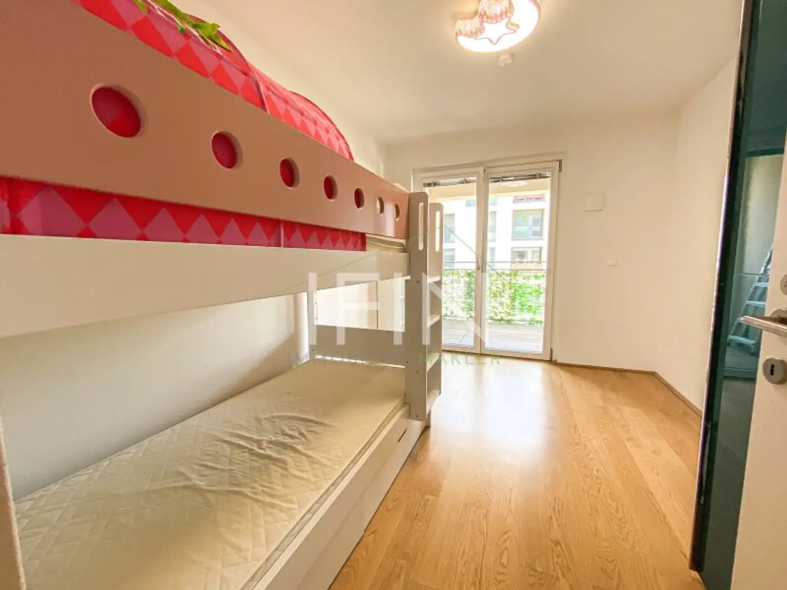 Helle Wohnung mit großer Freifläche und Parkblick im 2. Bezirk!