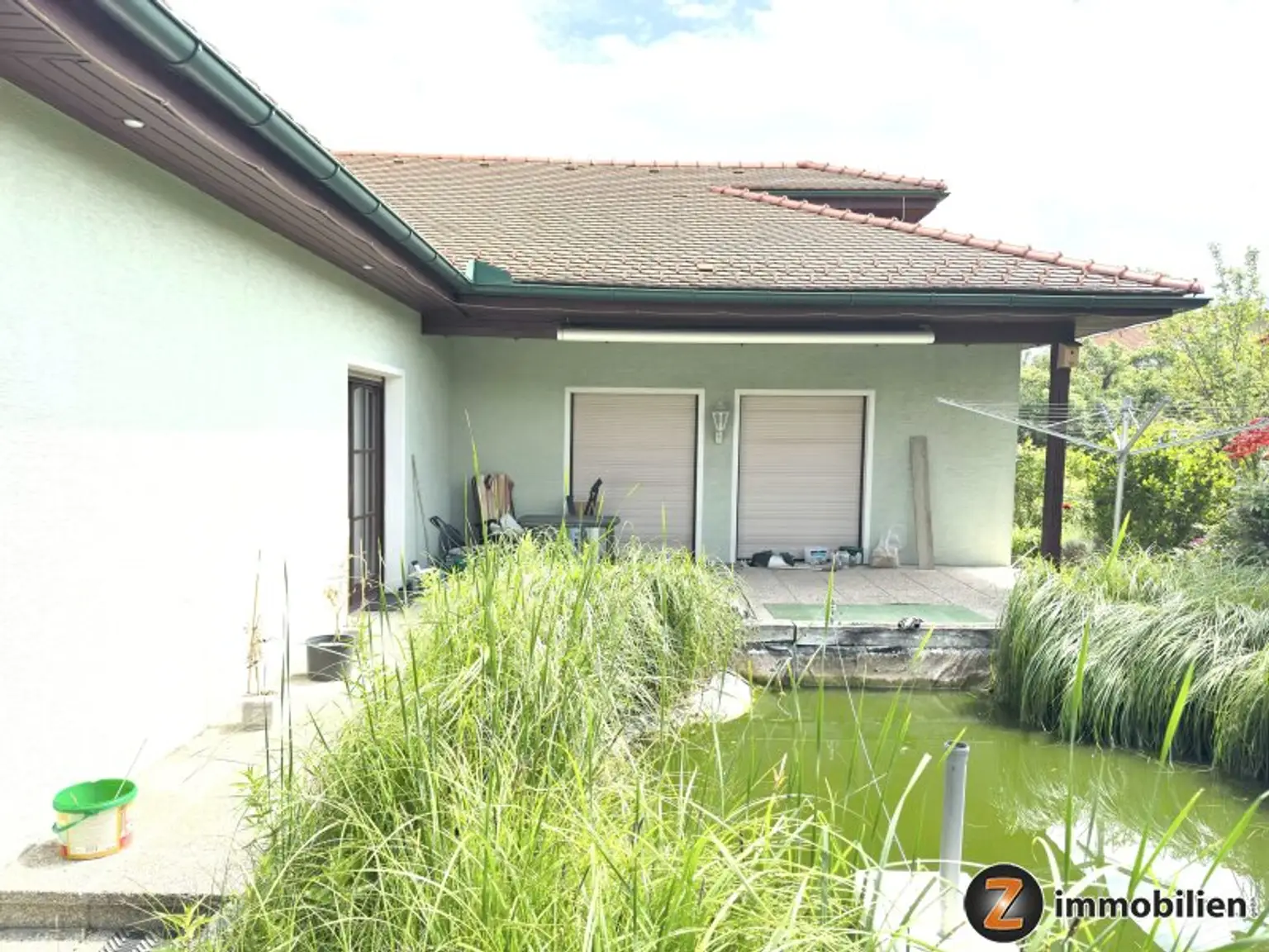 Einfamilienhaus mit Garage, schönem Garten und Teich in ruhiger Wohnlage