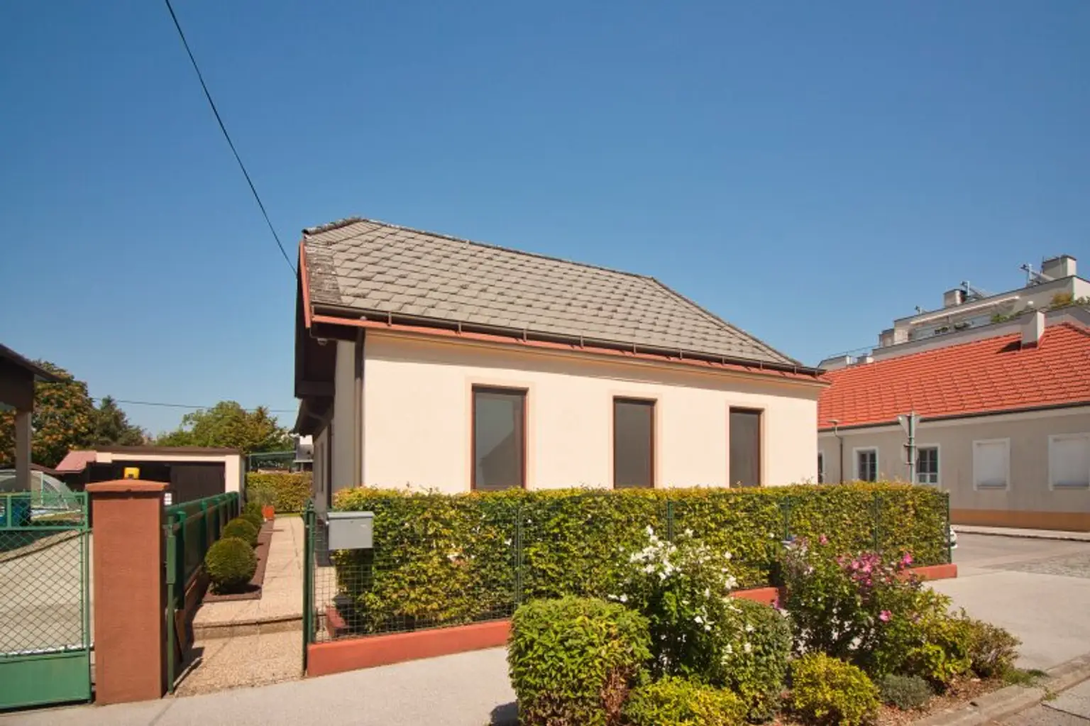 Gepflegtes, charmantes Haus im schönen Fischamend | ca. 122 m² Wohnfläche auf einer Ebene | 5 Zimmer | Garten & Garage