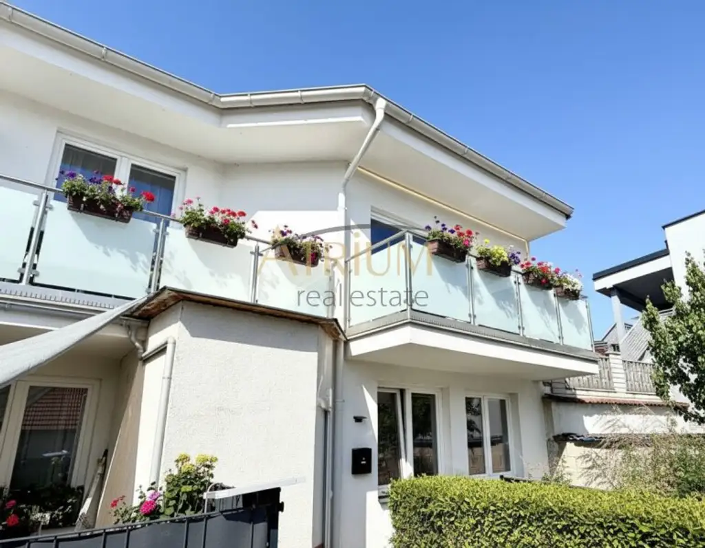 Eigentumswohnung mit knapp 90m² Wohnfläche und sonnigem Balkon - Idyllische Seitengasse in Bahnhofsnähe.