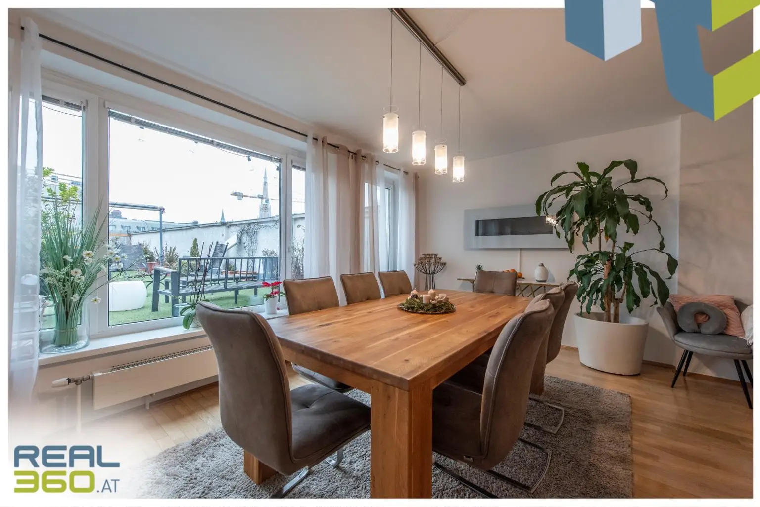 Essbereich vor der großen Terrasse