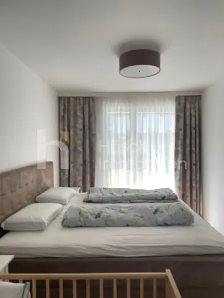 Schlafzimmer mit Gartenzugang