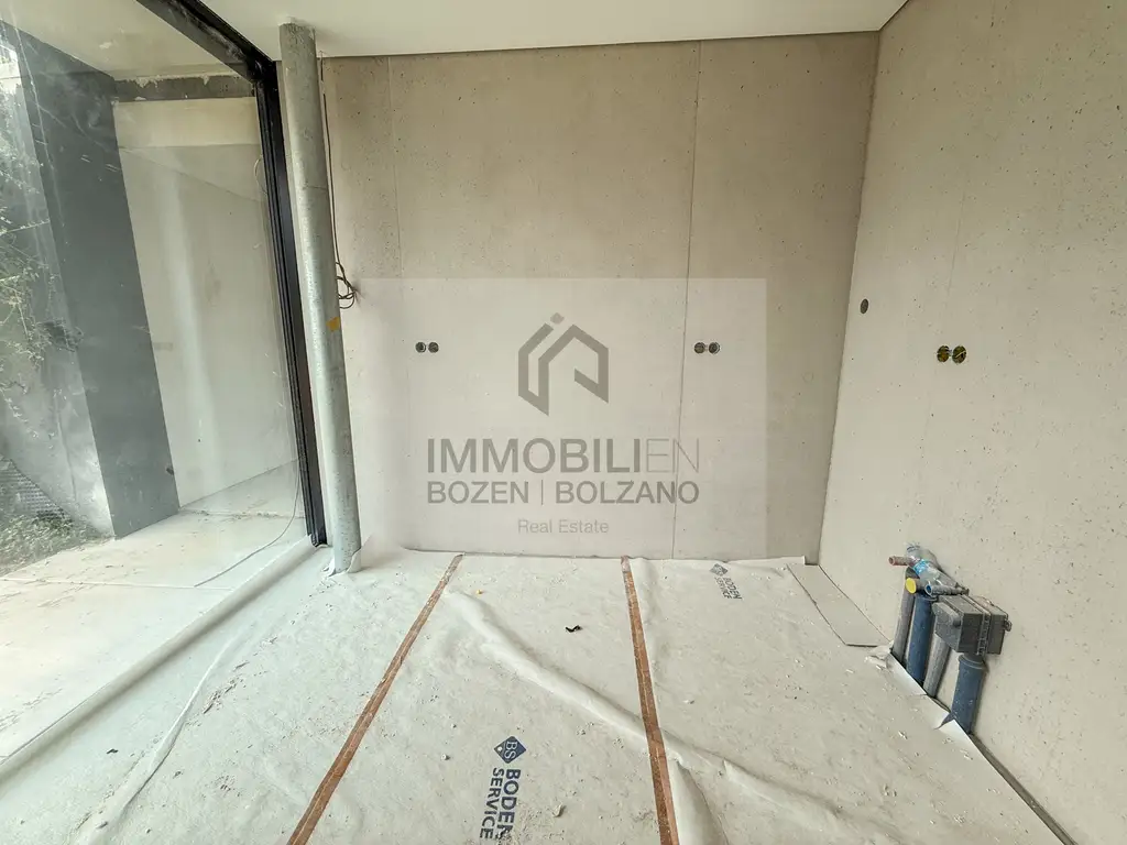 Designer Villa mit Garten und Pool im Grünen zu verkaufen