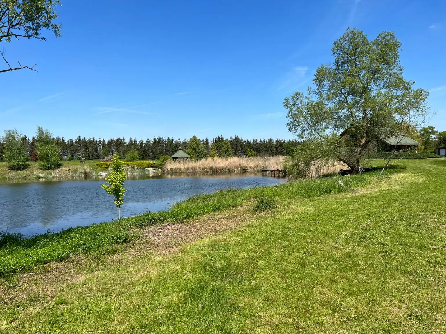 UNGARN ... "und am Ende der Straße steht ein Haus am SEE"