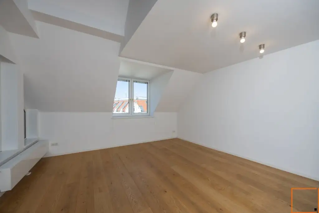 Dachgeschoßwohnung mit eingeschnittener Terrasse, vier Schlafzimmern und schönem Fernblick