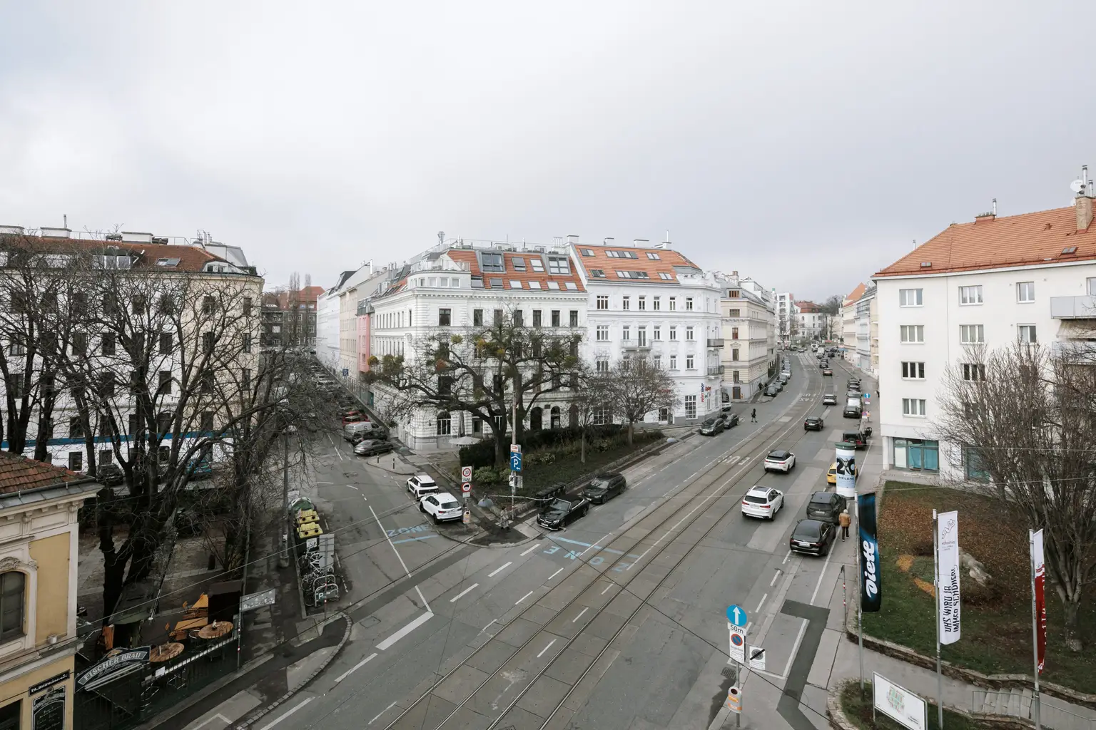 Sanierungsbedürftiges 4 Zimmer Altbau-Juwel mit Balkon in sehr guter zenraler Lage von Döbling!