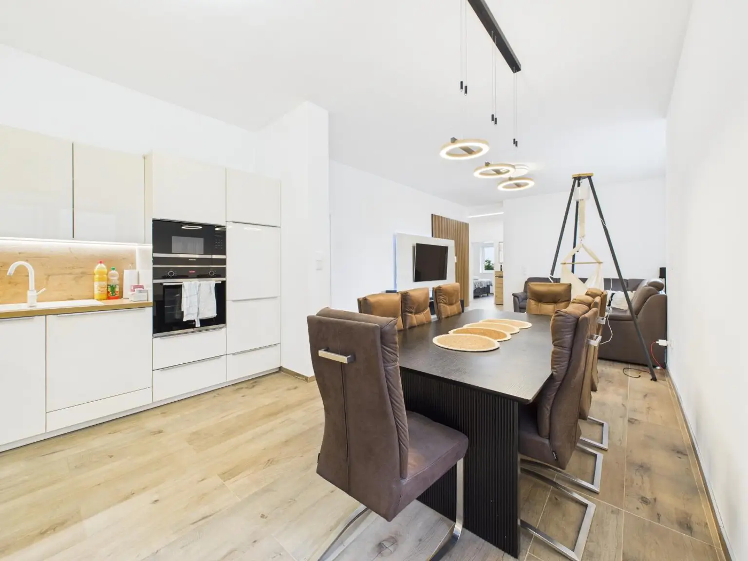 Kernsaniertes Anlageobjekt mit großzügigen Büroflächen und Wohneinheiten in 4050 Traun