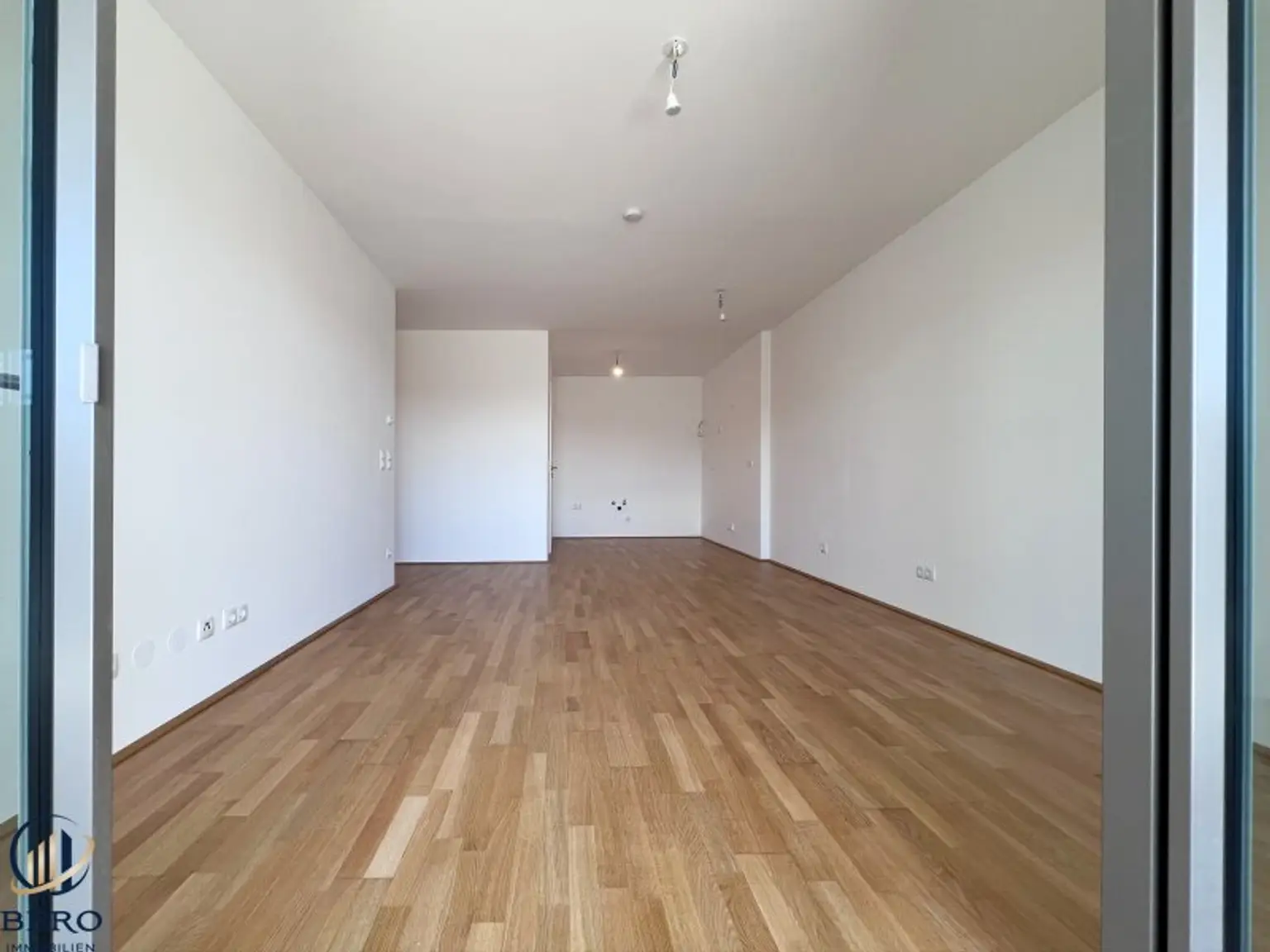 Blick von der Loggia in das Wohnzimmer