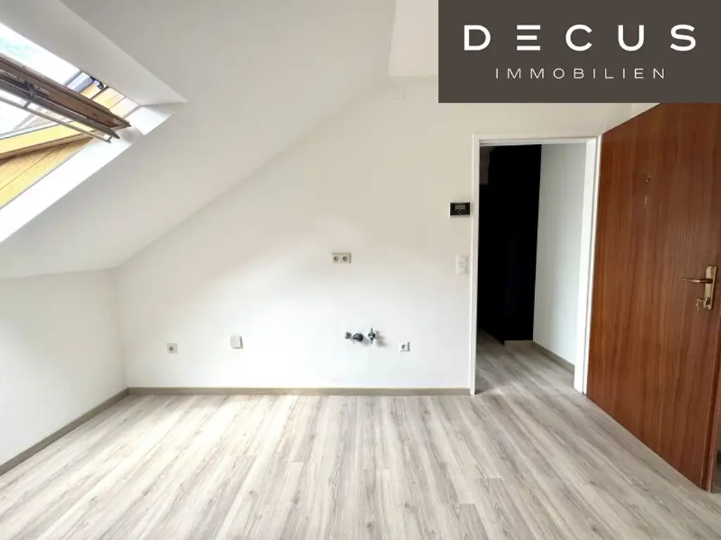 | CHARMANTE DACHGESCHOSSWOHNUNG | HELL & ZENTRAL | 4. OG | IDEAL FÜR SINGLES & STUDENTEN | TOP LAGE  | NÄHE UNI