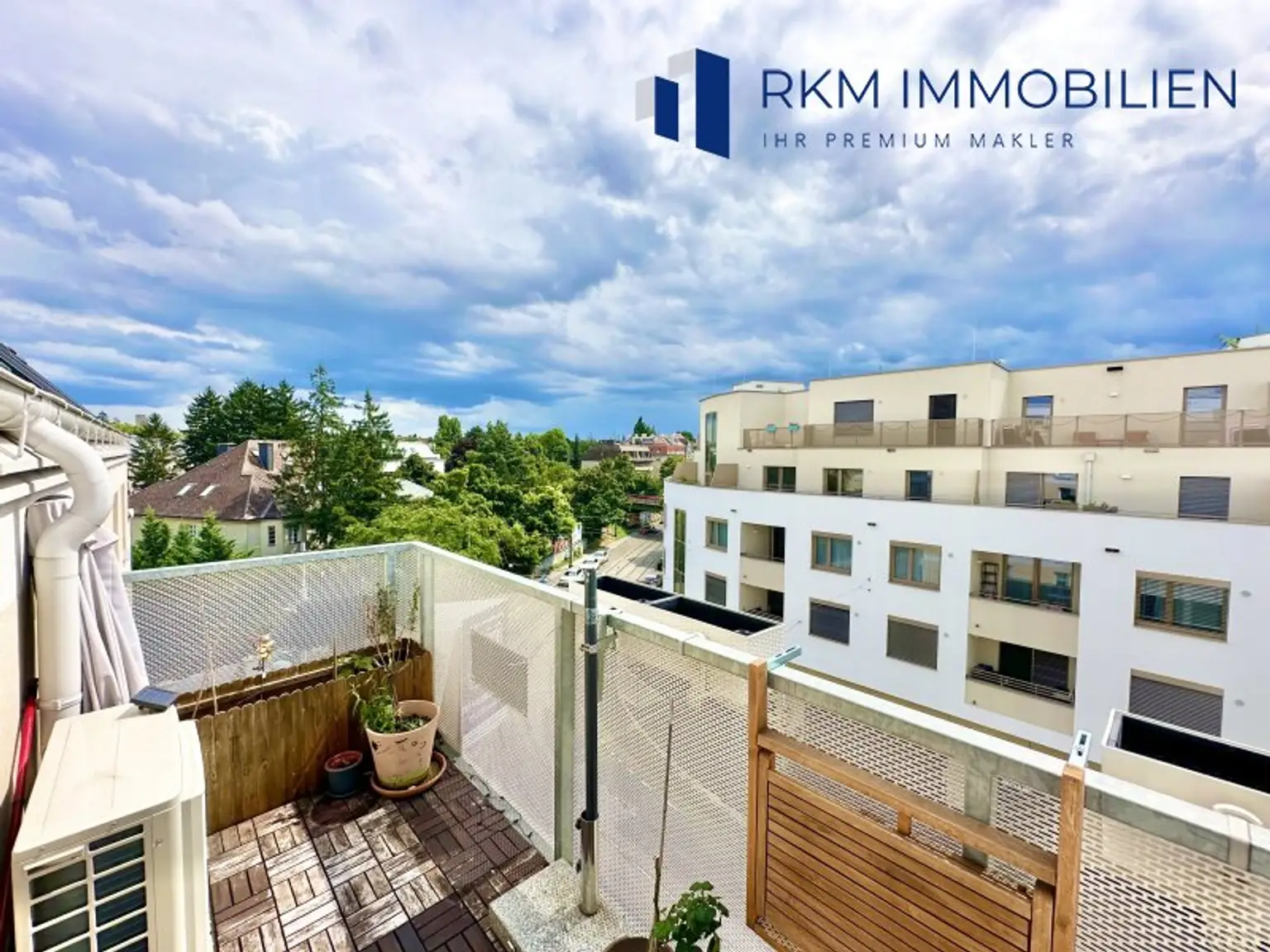 Neuwertige Dachgeschoßwohnung mit Balkon in 1130 Wien – Ihr neues Zuhause!