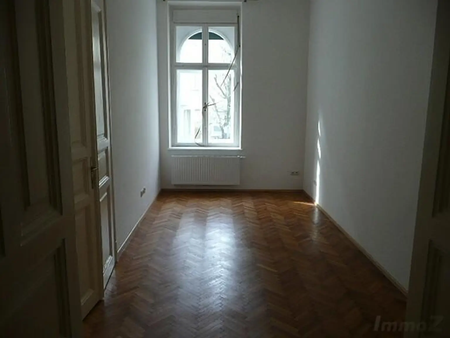 Provisionsfrei: traumhafte Altbauwohnung in ruhiger Seitengasse bei TU