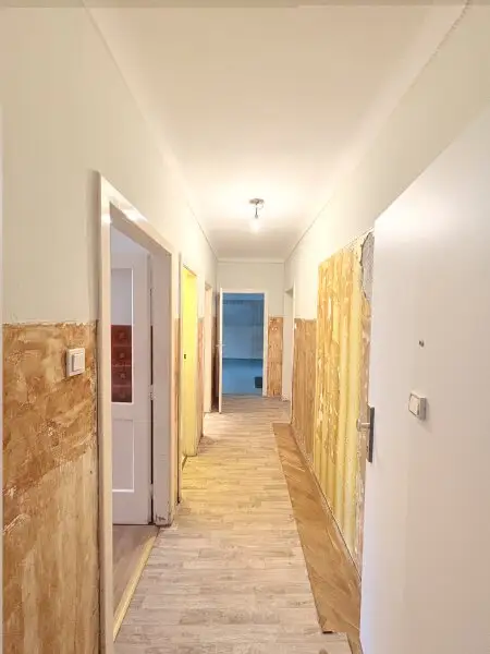 Sanierungsbedürftige 4-Zimmer Wohnung in perfekter Kombination aus Stadt und Land!