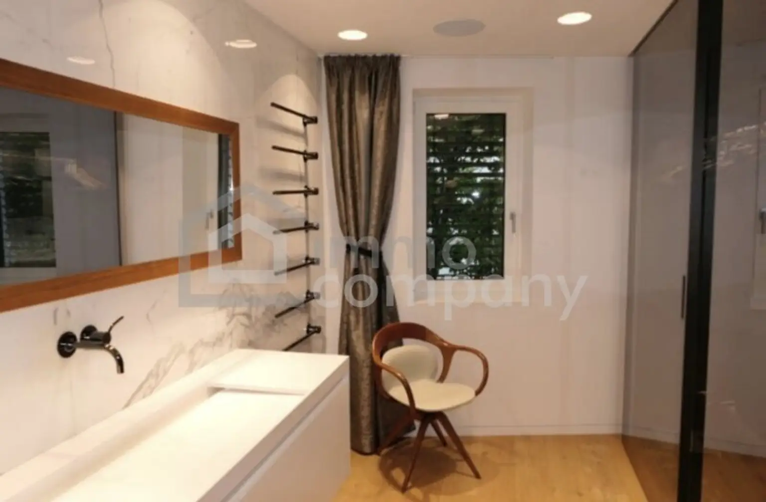 Elegante 4-Zimmer-Wohnung in 1180 Wien: Top-Ausstattung, 2 Balkone, Garage!