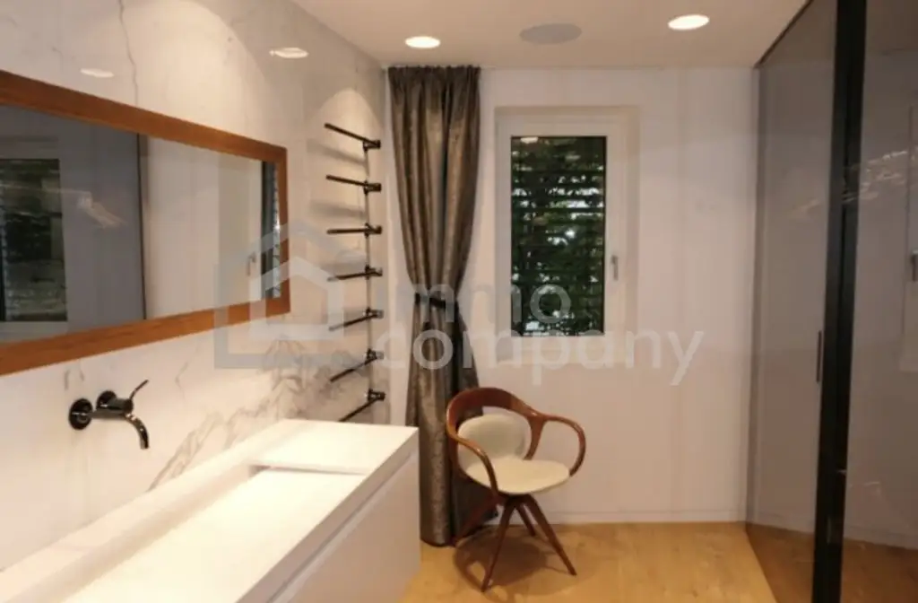 Elegante 4-Zimmer-Wohnung in 1180 Wien: Top-Ausstattung, 2 Balkone, Garage!