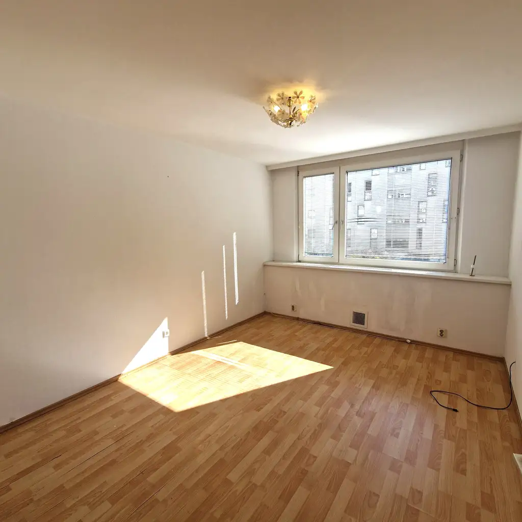 Familiengeeignete 3 Zimmerwohnung, mit gutem Grundschnitt, leichter Sanierungsbedarf, auch als Anlegerobjekt