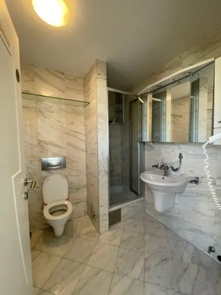 Möblierte Dachgeschoss Maisonette, 5 Zimmer, +3 (4) Schlafzimmer, 2 Bäder, Terrasse, offener Kamin - sehr attraktive Wohnung | furnished 4 BR apartment with 3 bathroom and terrace