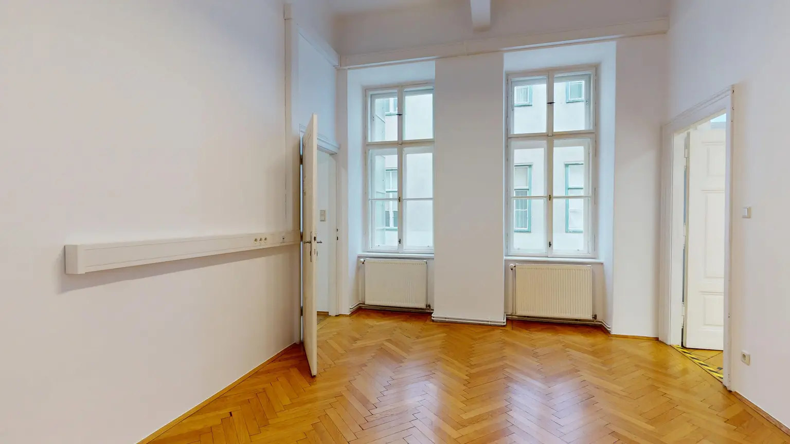 Elisabethstraße: Büroräumlichkeiten in repräsentativem  Altbau - EDV-Verkabelung - U2/U3-Anbindung - Burggarten Nähe