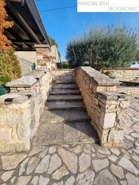 Porec Umgebung - Attraktives Steinhaus mit 2 Appartements und Pool/Wellness