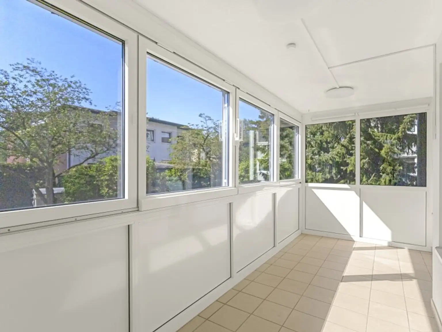 Schöne und teilmöblierte 2 Zimmer Wohnung 65m² mit Westloggia und Tiefgarage in Viktring - Rekabachweg