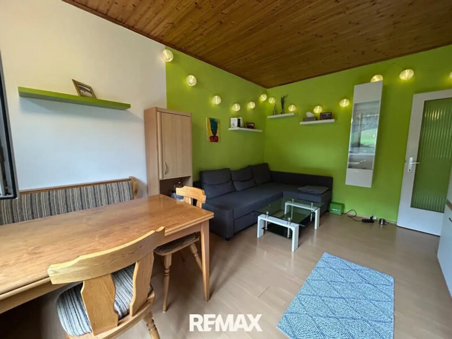 Küche mit Wohn-Essbereich